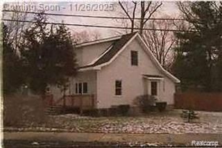 20 CRESCENT LAKE Road E, Waterford Charter Township, MI 48327