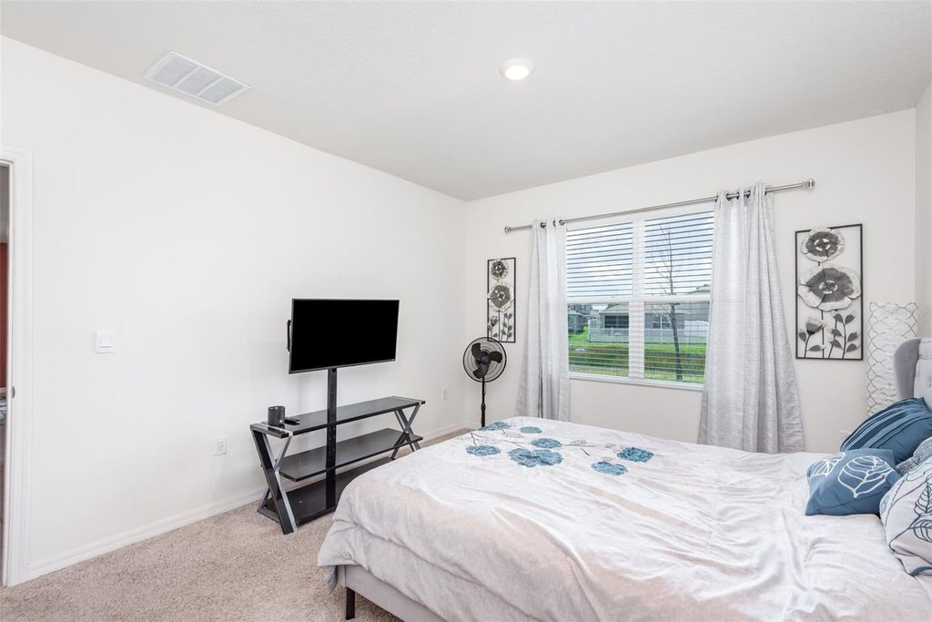 Image 14 of property listing at 1031 AUGUST SKY DRIVE, Deltona, FL 32738