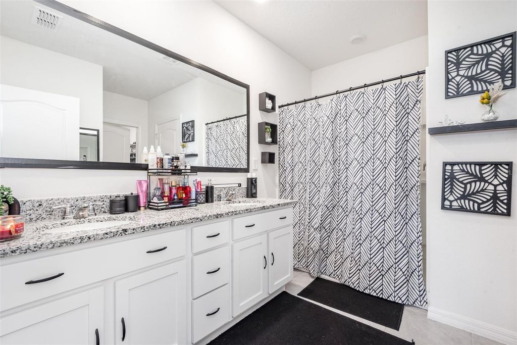 Image 24 of property listing at 1031 AUGUST SKY DRIVE, Deltona, FL 32738