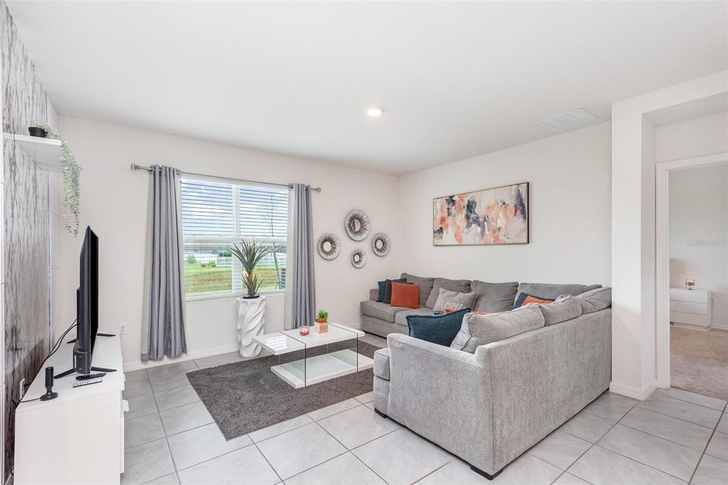 Image 4 of property listing at 1031 AUGUST SKY DRIVE, Deltona, FL 32738