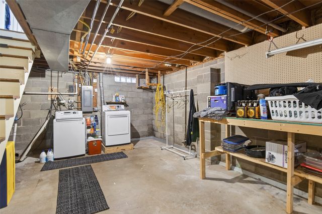 2630 NE Aurora Avenue, Des Moines, IA 50317