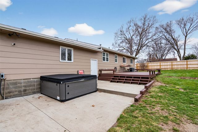 2630 NE Aurora Avenue, Des Moines, IA 50317