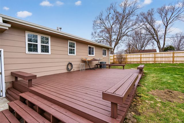 2630 NE Aurora Avenue, Des Moines, IA 50317