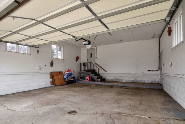 2630 NE Aurora Avenue, Des Moines, IA 50317