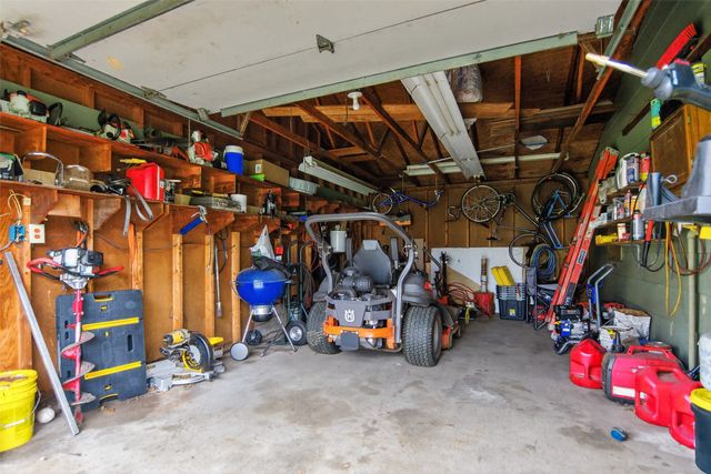 2630 NE Aurora Avenue, Des Moines, IA 50317