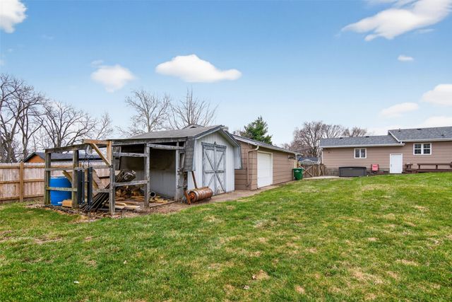 2630 NE Aurora Avenue, Des Moines, IA 50317