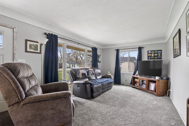 2630 NE Aurora Avenue, Des Moines, IA 50317