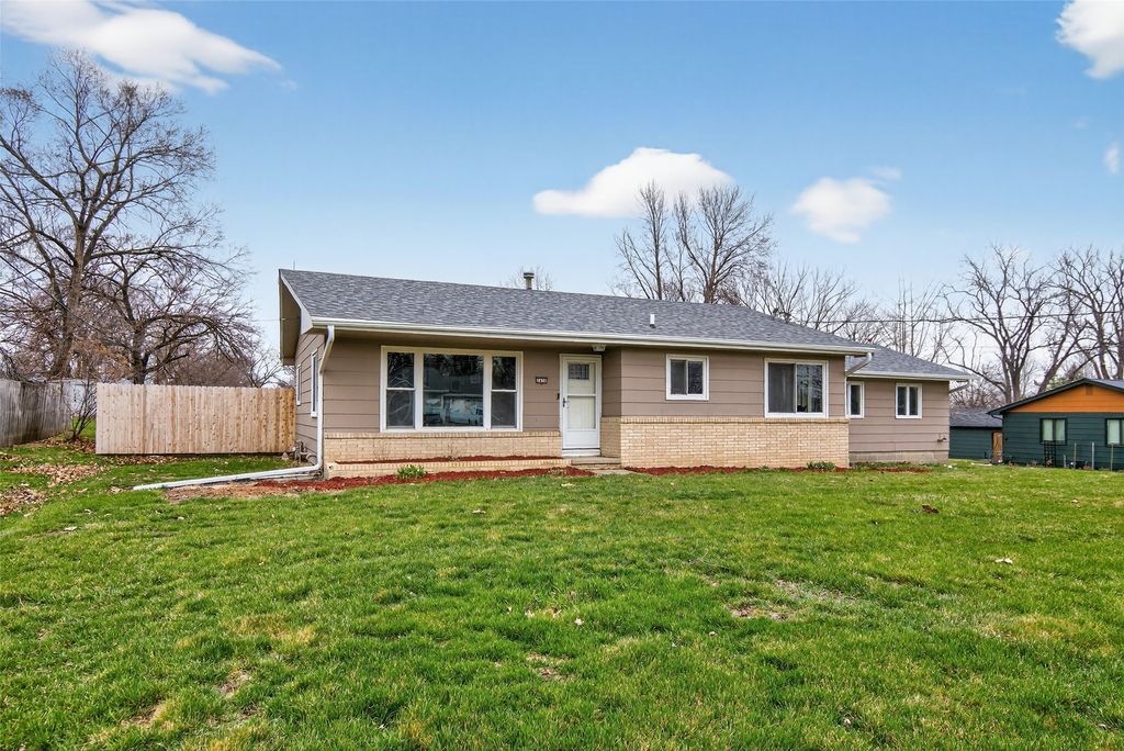 2630 NE Aurora Avenue, Des Moines, IA 50317