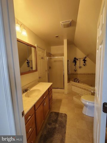 2424 GOLUPSKI RD, Baltimore, MD 21221