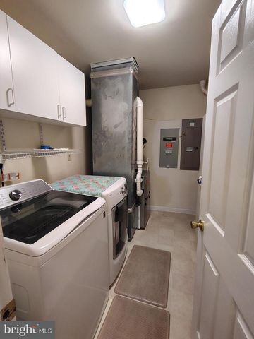 2424 GOLUPSKI RD, Baltimore, MD 21221