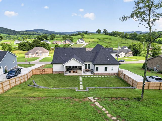 545 Bridle Path Ln, Hartsville, TN 37074