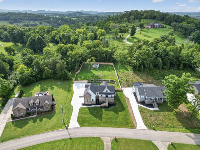 545 Bridle Path Ln, Hartsville, TN 37074
