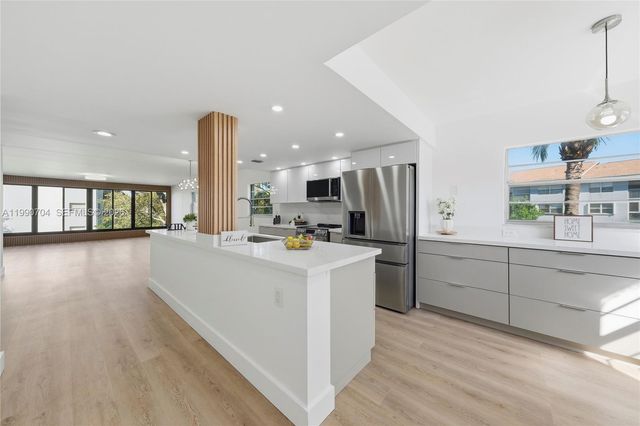 800 SW 125th Way 312O, Pembroke Pines, FL 33027