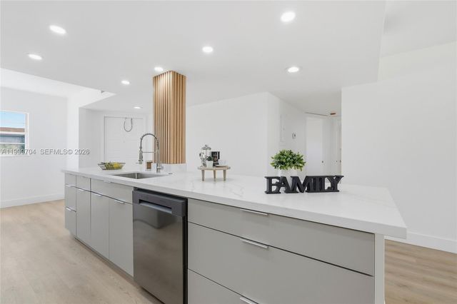 800 SW 125th Way 312O, Pembroke Pines, FL 33027