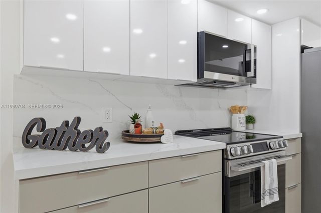 800 SW 125th Way 312O, Pembroke Pines, FL 33027