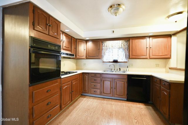 2527 Barton Avenue, Rotterdam, NY 12306