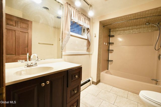 2527 Barton Avenue, Rotterdam, NY 12306