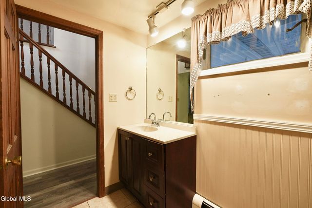 2527 Barton Avenue, Rotterdam, NY 12306