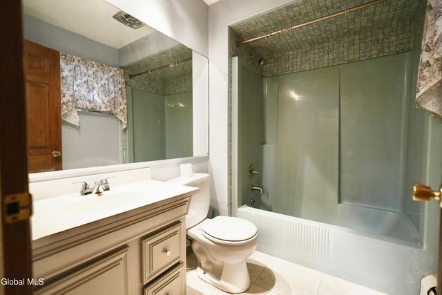 2527 Barton Avenue, Rotterdam, NY 12306