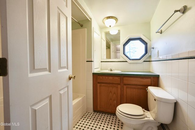 2527 Barton Avenue, Rotterdam, NY 12306