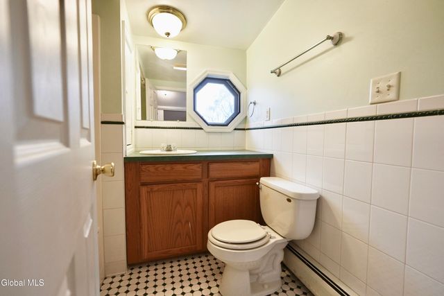 2527 Barton Avenue, Rotterdam, NY 12306