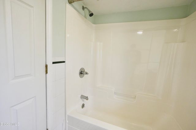 2527 Barton Avenue, Rotterdam, NY 12306