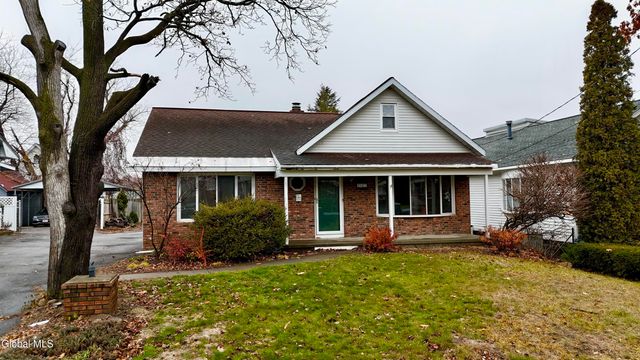 2527 Barton Avenue, Rotterdam, NY 12306