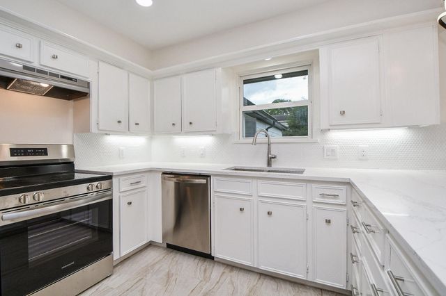 14406 Burgoyne Road, Houston, TX 77077