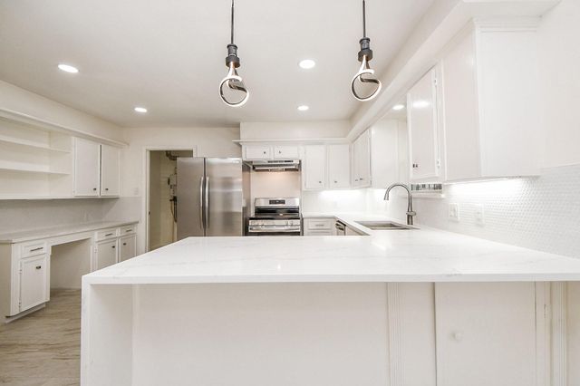 14406 Burgoyne Road, Houston, TX 77077