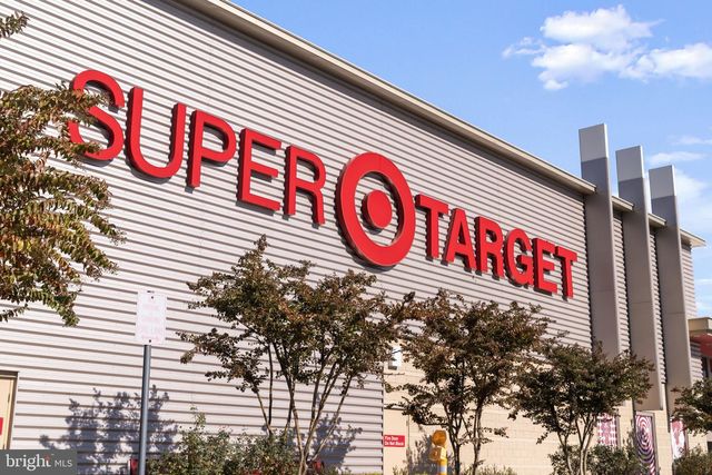 9010 DOVES LN, Manassas, VA 20112