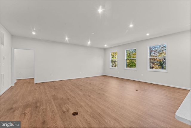 9010 DOVES LN, Manassas, VA 20112