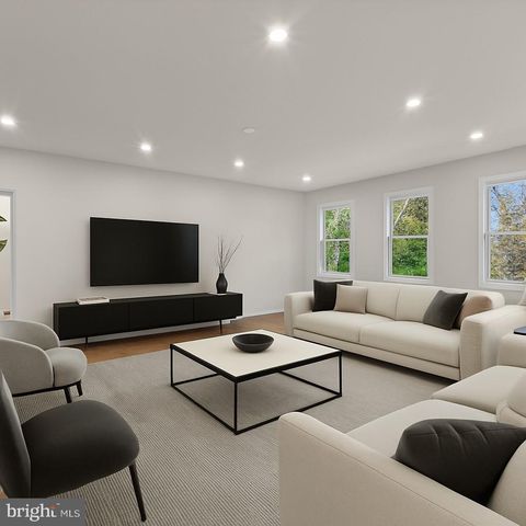 9010 DOVES LN, Manassas, VA 20112