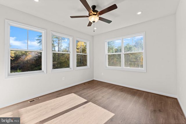 9010 DOVES LN, Manassas, VA 20112