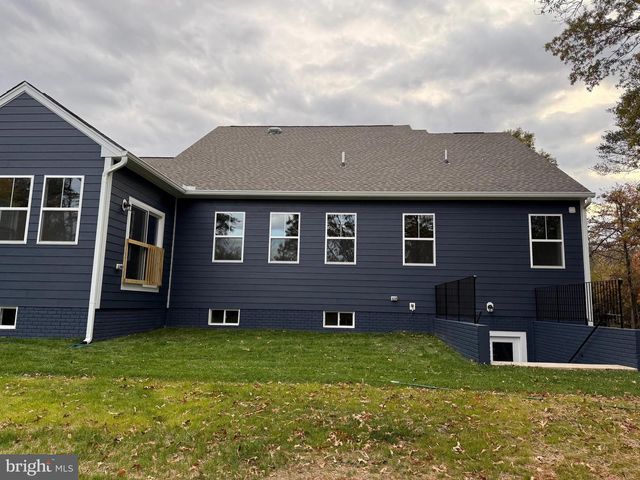 9010 DOVES LN, Manassas, VA 20112