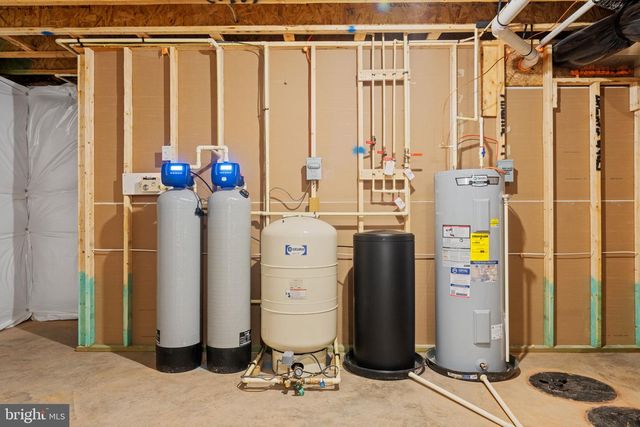 9010 DOVES LN, Manassas, VA 20112