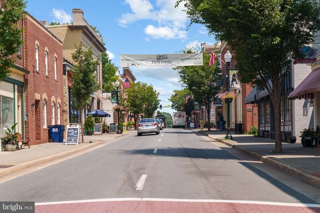 9010 DOVES LN, Manassas, VA 20112