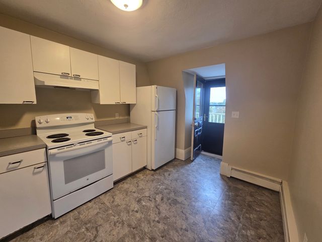 267 Lafayette St 3, Salem, MA 01970
