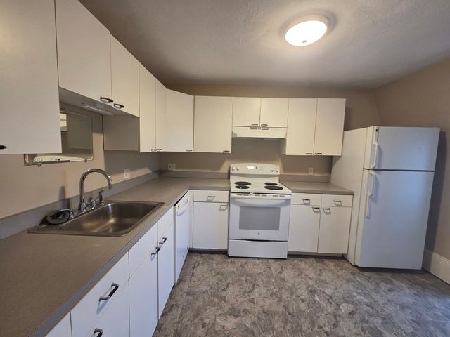 267 Lafayette St 3, Salem, MA 01970