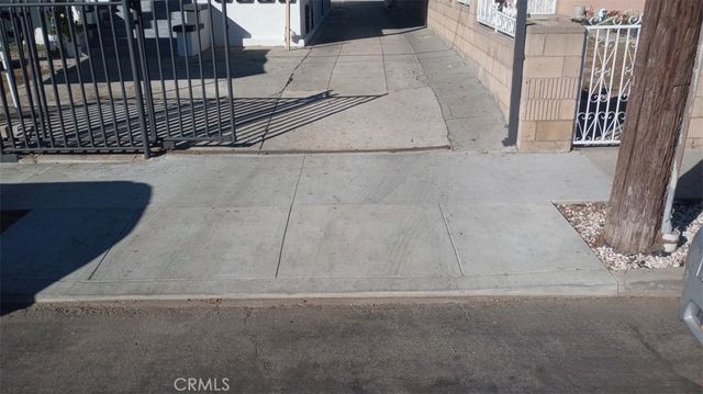 125 W 46th Street, Los Angeles, CA 90037