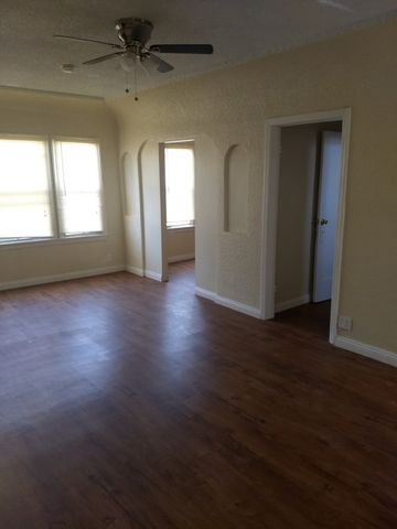 125 W 46th Street, Los Angeles, CA 90037