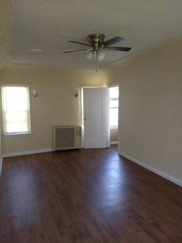 125 W 46th Street, Los Angeles, CA 90037