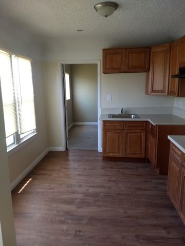 125 W 46th Street, Los Angeles, CA 90037