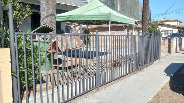 125 W 46th Street, Los Angeles, CA 90037