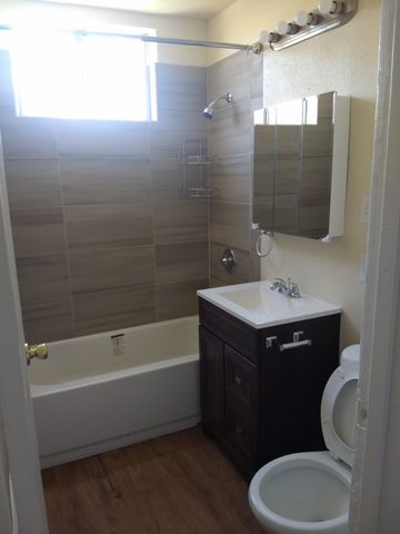 125 W 46th Street, Los Angeles, CA 90037