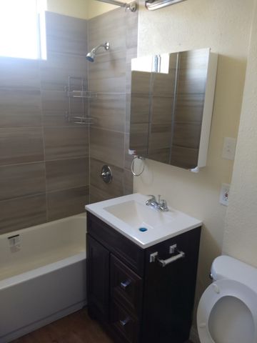 125 W 46th Street, Los Angeles, CA 90037