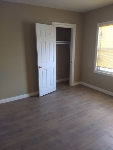 125 W 46th Street, Los Angeles, CA 90037