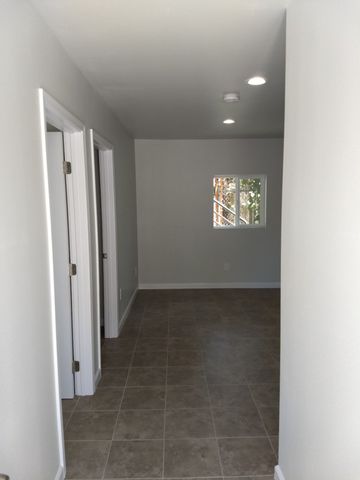 125 W 46th Street, Los Angeles, CA 90037