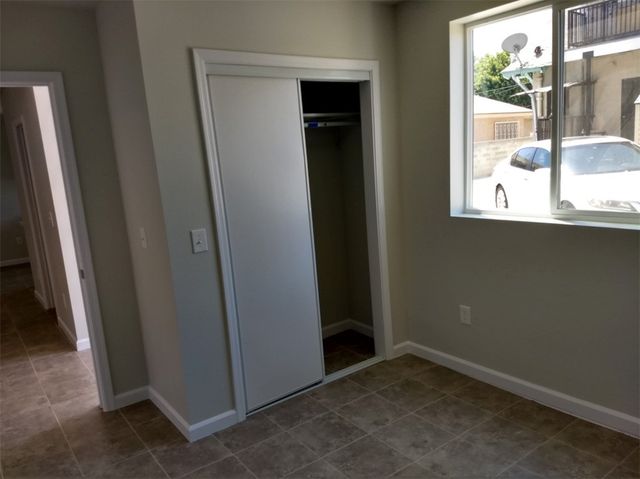 125 W 46th Street, Los Angeles, CA 90037