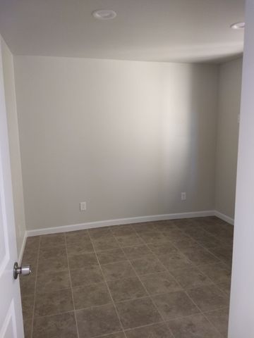 125 W 46th Street, Los Angeles, CA 90037