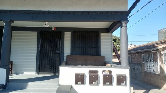 125 W 46th Street, Los Angeles, CA 90037